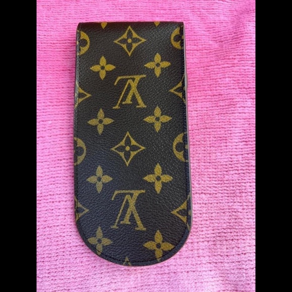 Louis Vuitton Sunglasses case - Picture 5 of 8